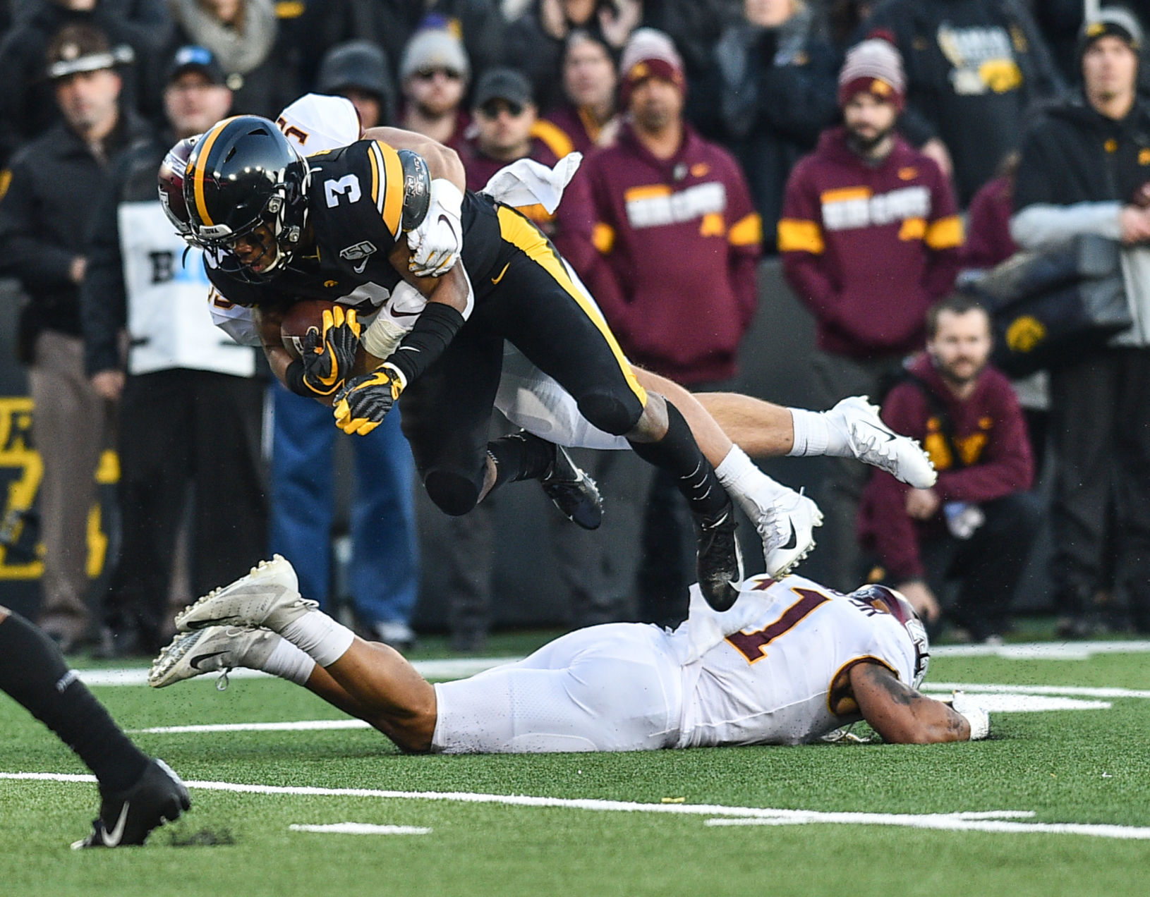 111619-qct-spt-iowa-minn-foot-130a.jpg
